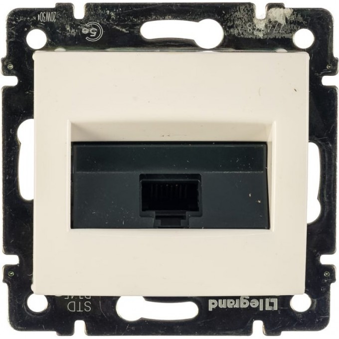 Розетка компьютерная LEGRAND Valena RJ45 UTP Кат.5e на винтах, белая 774238 Розетка компьютерная LEGRAND Valena RJ45 UTP Кат.5e на винтах, белая 774238