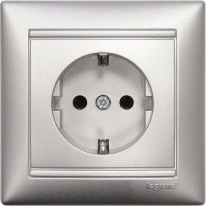 Силовая розетка LEGRAND Valena 2К+3 укоплектованная на винтах 10/16 А 230/250 В алюминий 770123 Силовая розетка LEGRAND Valena 2К+3 укоплектованная на винтах 10/16 А 230/250 В алюминий 770123